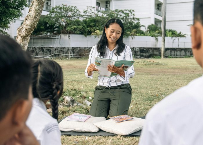 guru tanpa tanda jasa